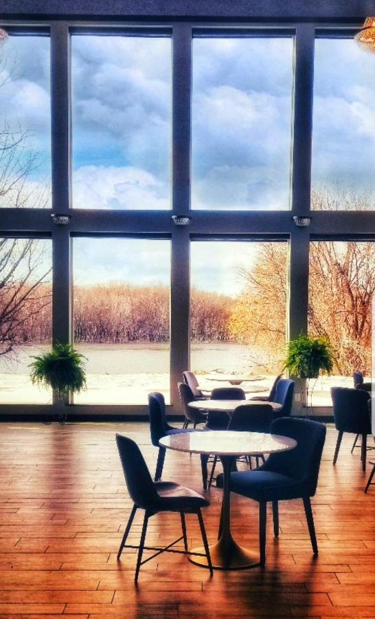 Waterfront Hotel Прейри дю Чиен Екстериор снимка